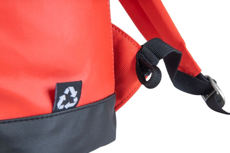 Snap Backpack 18L grenadine & black