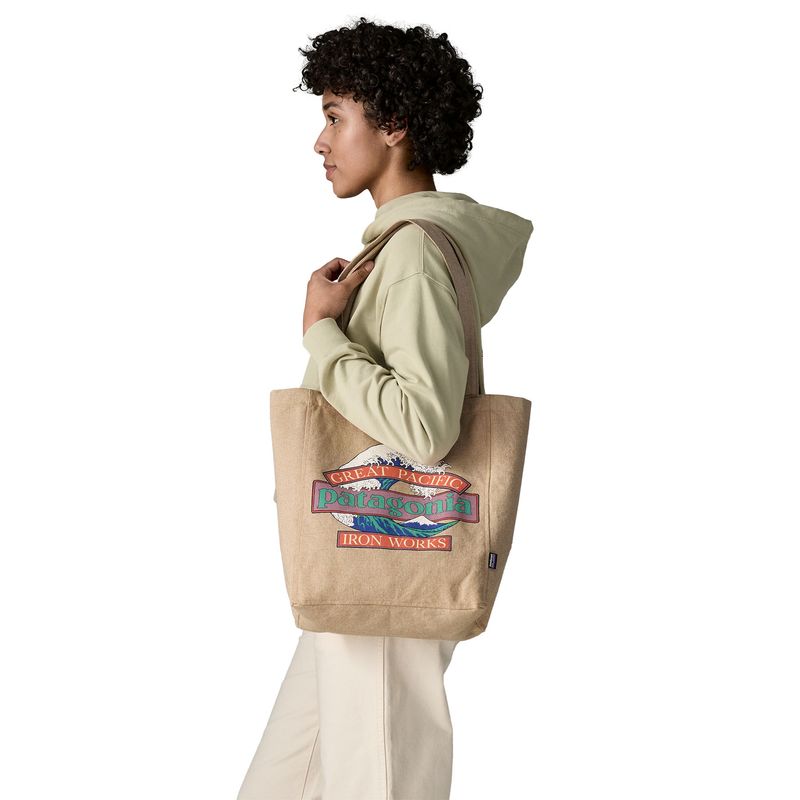 Patagonia Recycled Market Tote Great Waves: classic tan