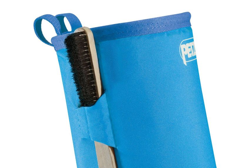 Petzl Bandi Round Chalk Bag bright blue